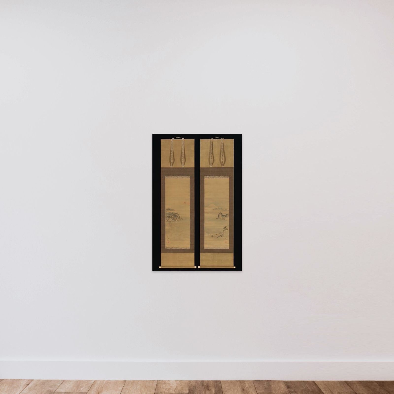 Shichirigahama and Enoshima unframed — shown to scale