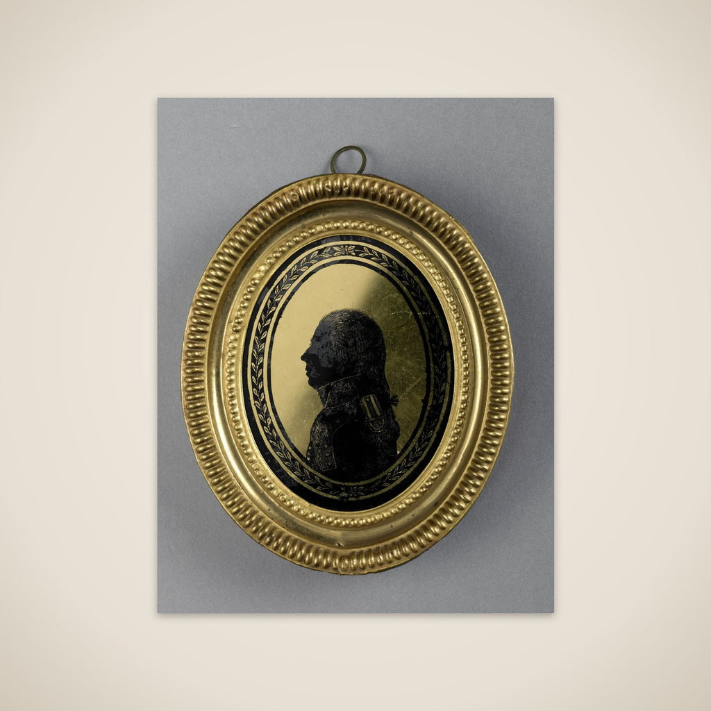 Silhouet portret van een man in officiersuniform unframed print