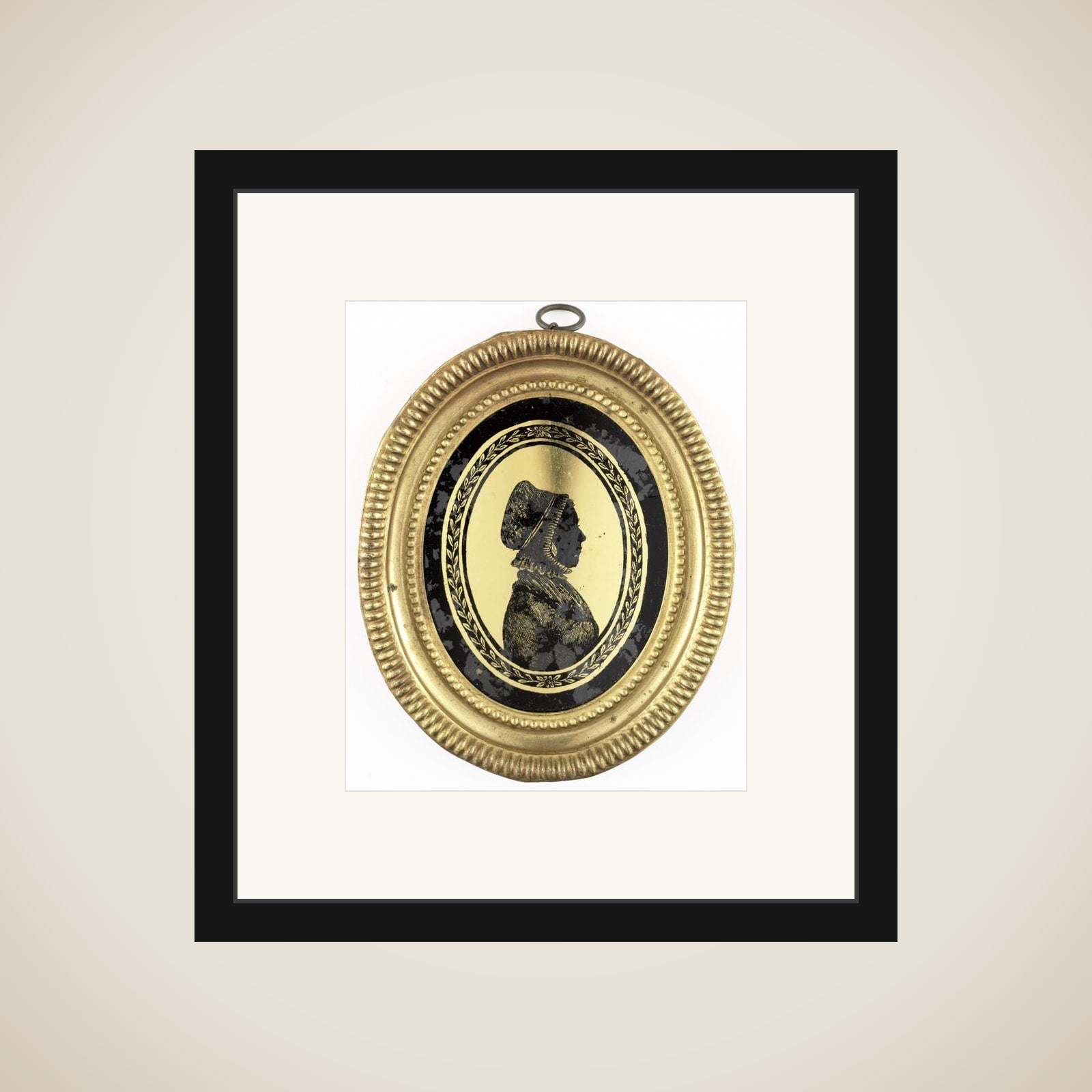 Silhouet portret van een vrouw with neepjesmuts framed