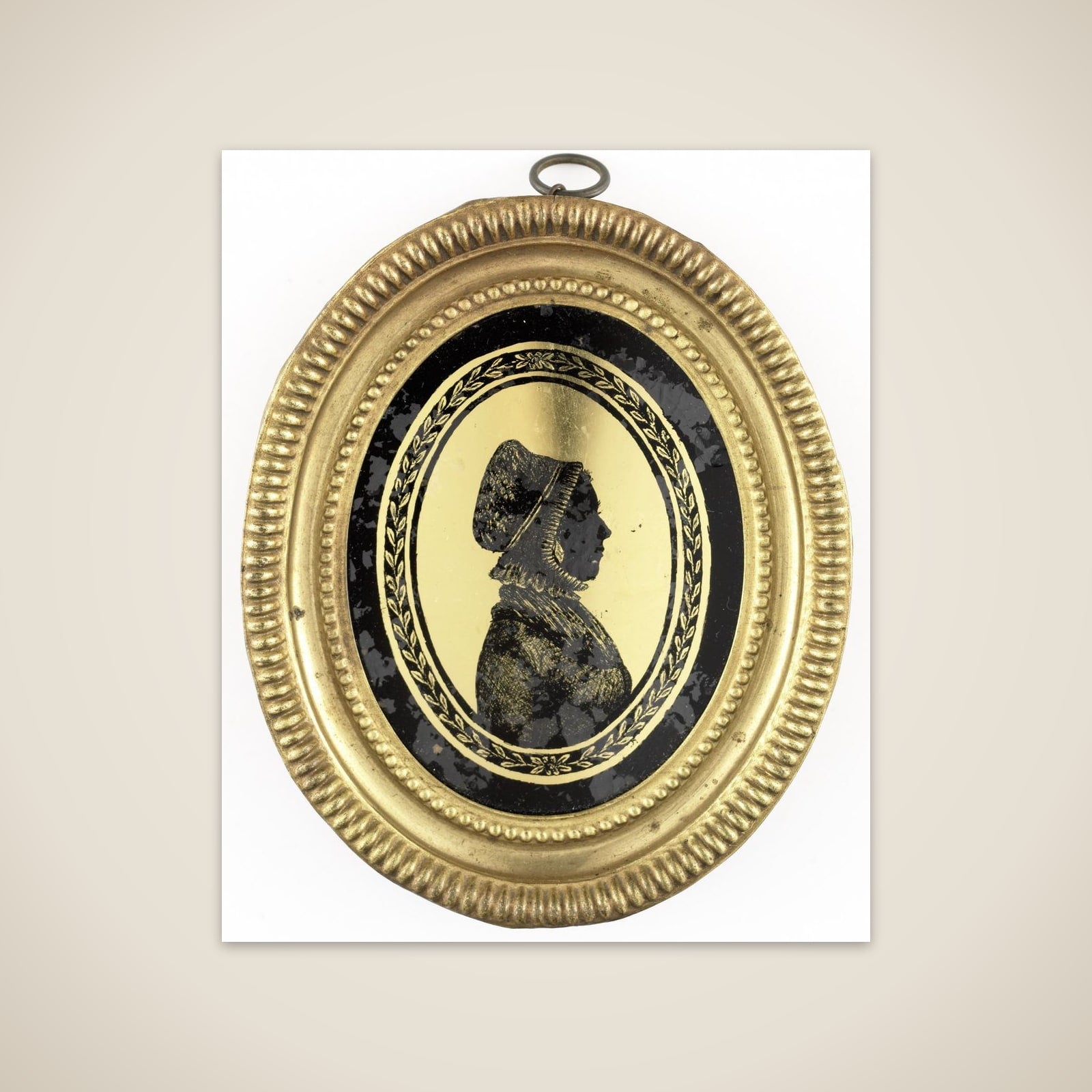 Silhouet portret van een vrouw with neepjesmuts unframed print