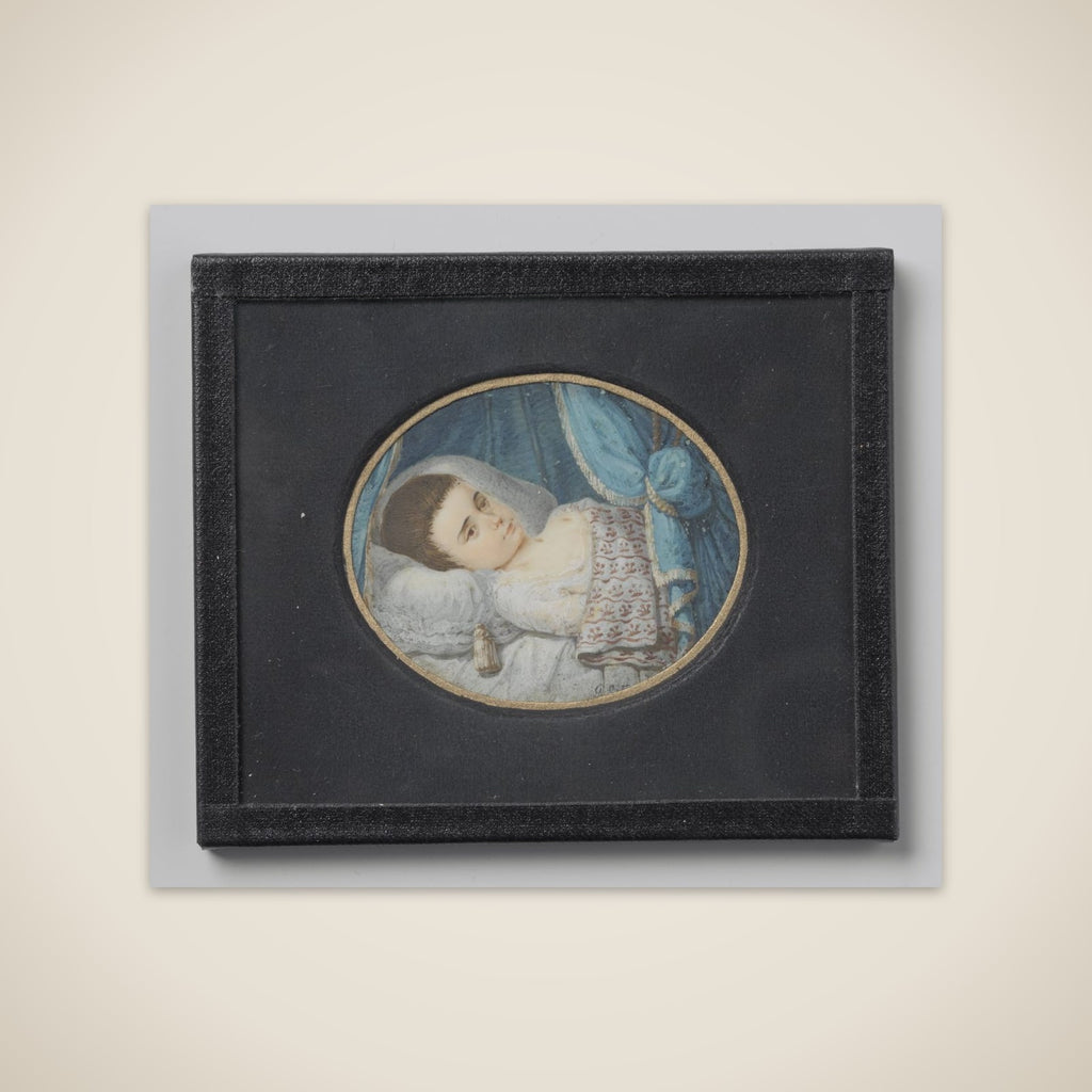 Portrait of een ziek girl in bed liggend unframed print