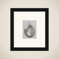Portrait of een vrouw with een parelcollier framed