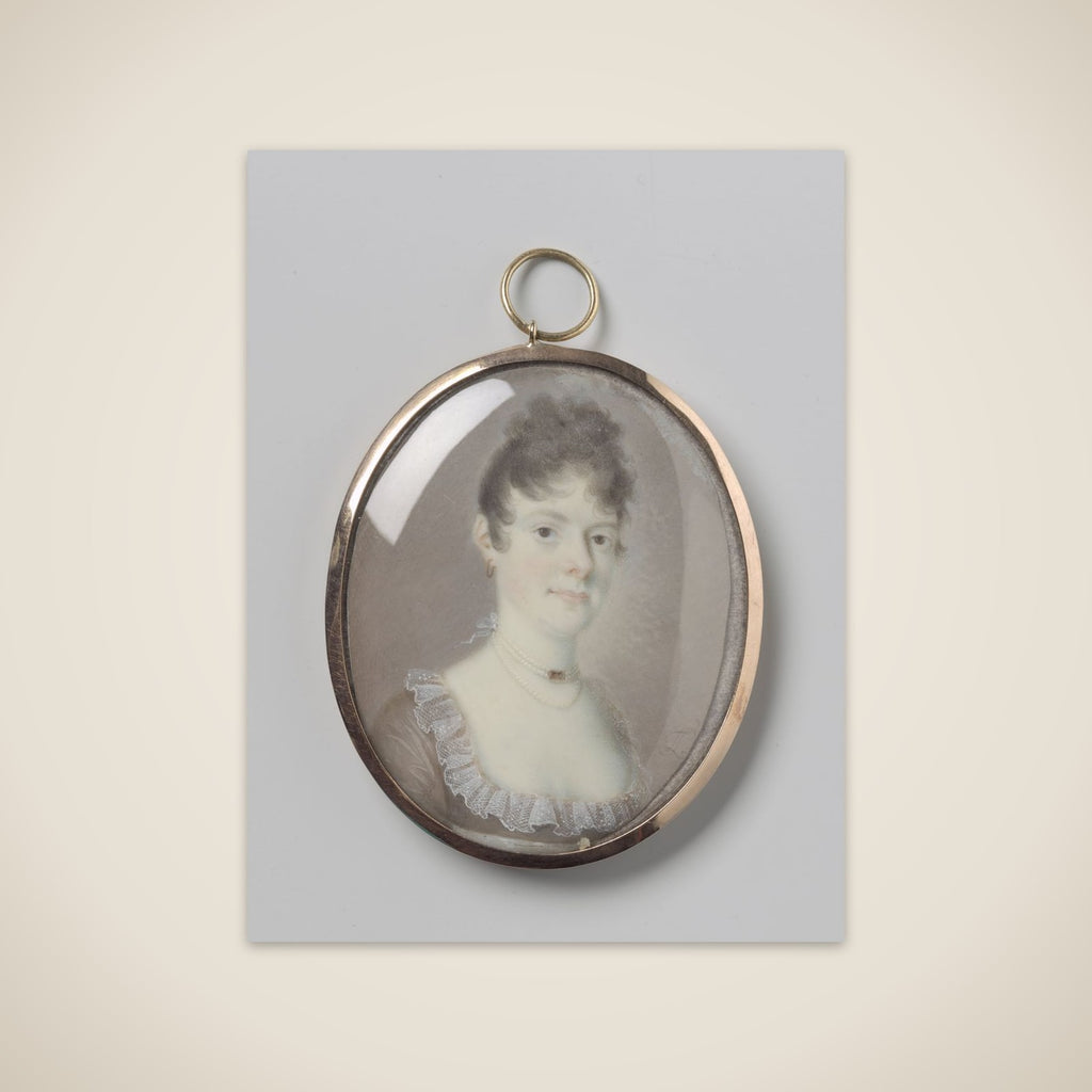 Portrait of een vrouw with een parelcollier unframed print