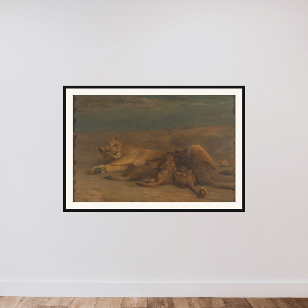 Een leeuwin met vier zogende welpen, genaamd 'Moederliefde' framed — shown to scale