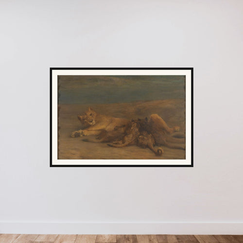 Een leeuwin met vier zogende welpen, genaamd 'Moederliefde' framed — shown to scale