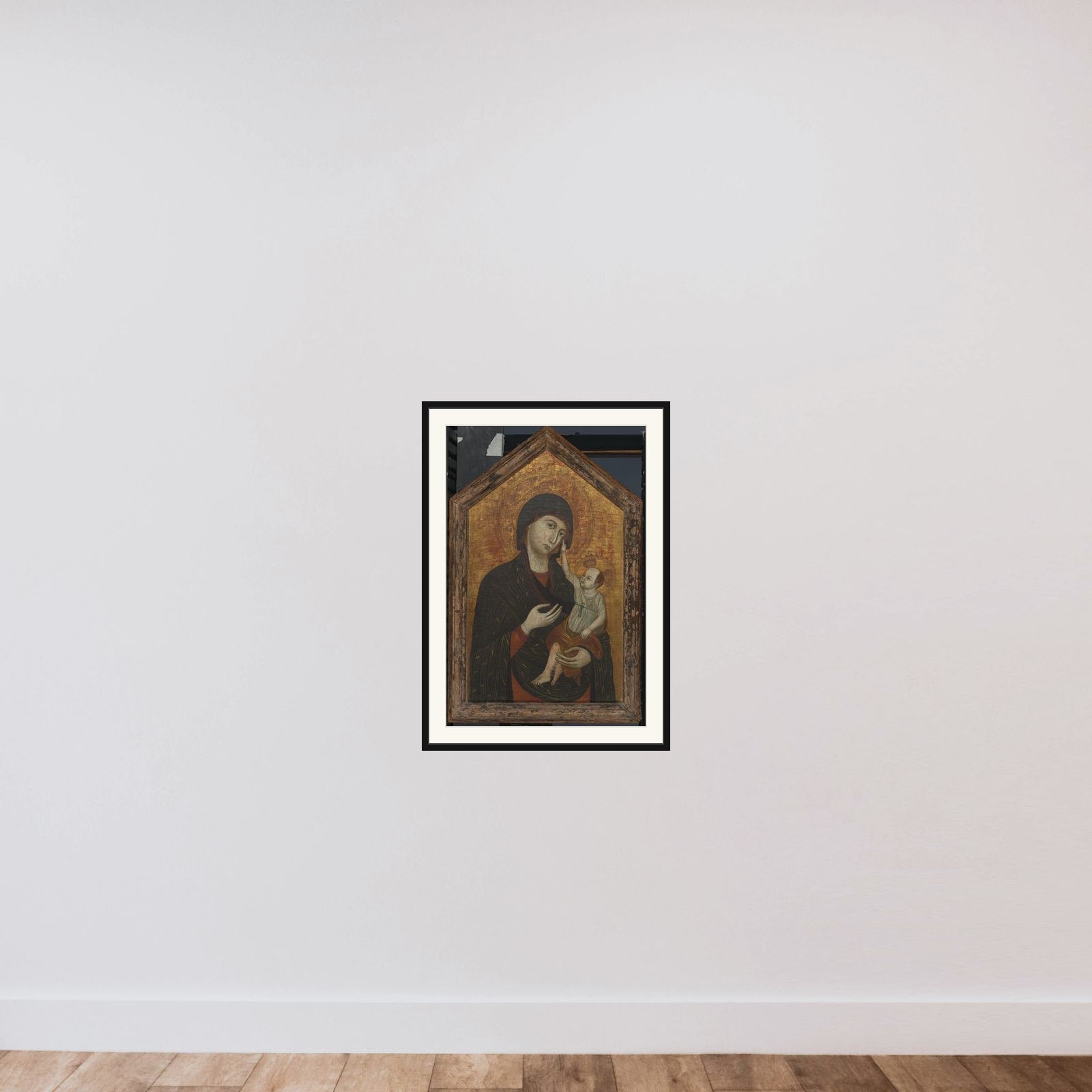 Maria met kind framed — shown to scale