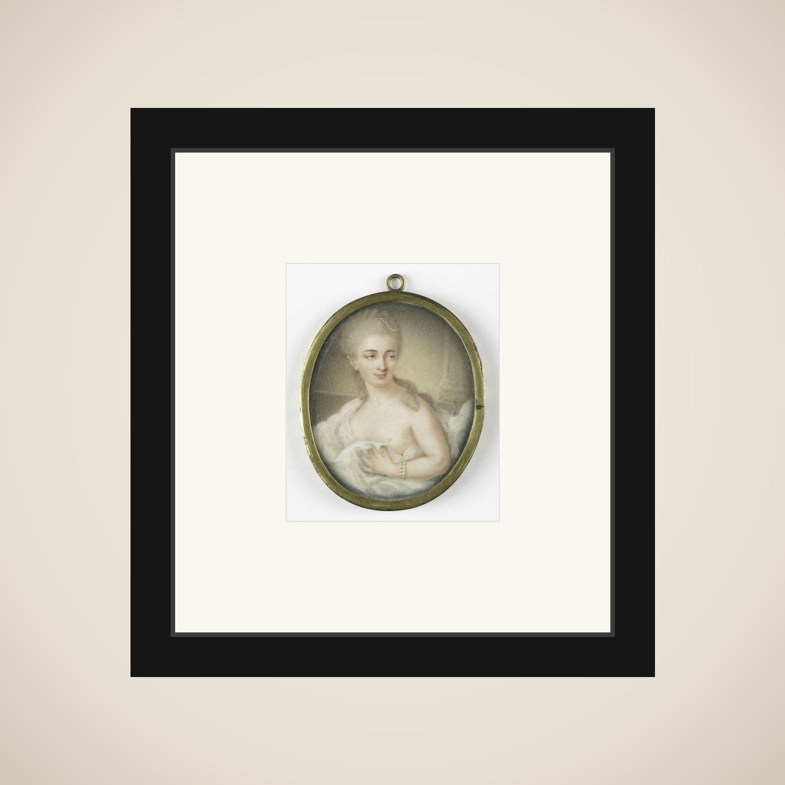 Portrait of een young woman framed