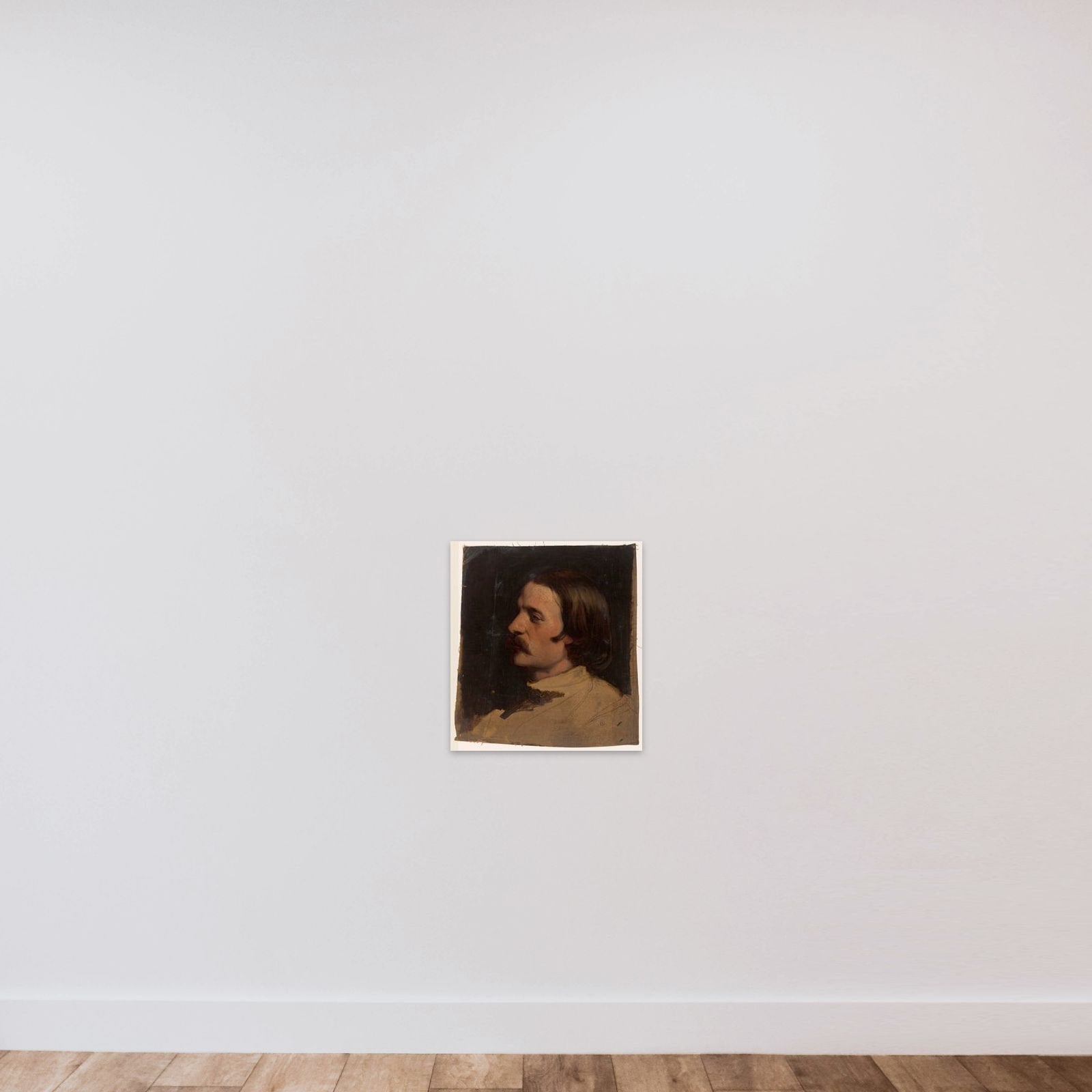 Studiekop naar links unframed — shown to scale