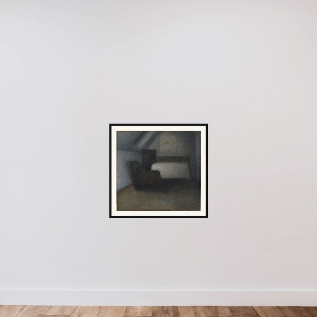 Loftværelse med bord og stol framed — shown to scale