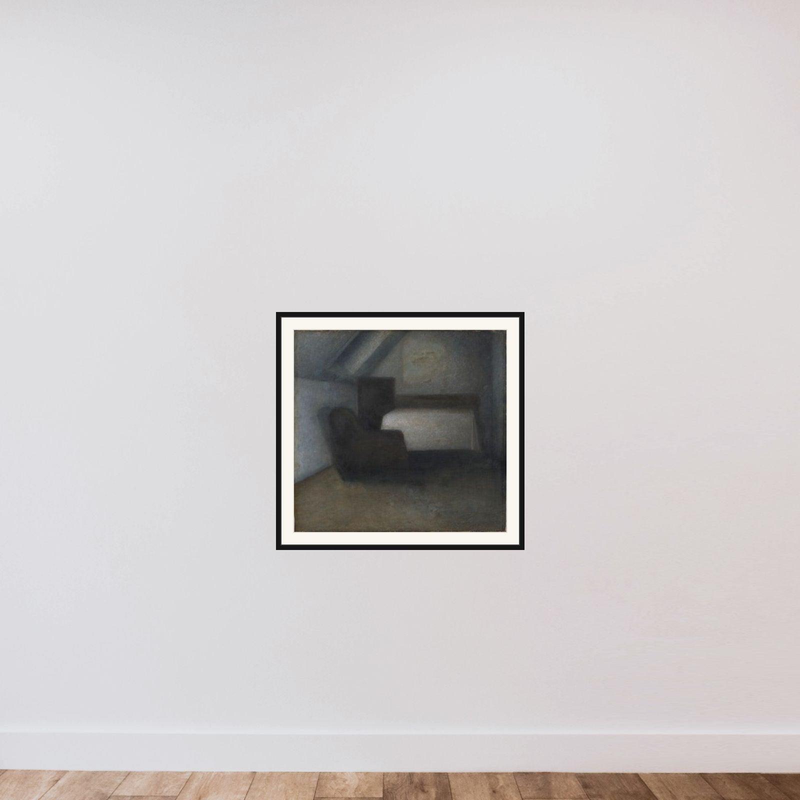 Loftværelse med bord og stol framed — shown to scale