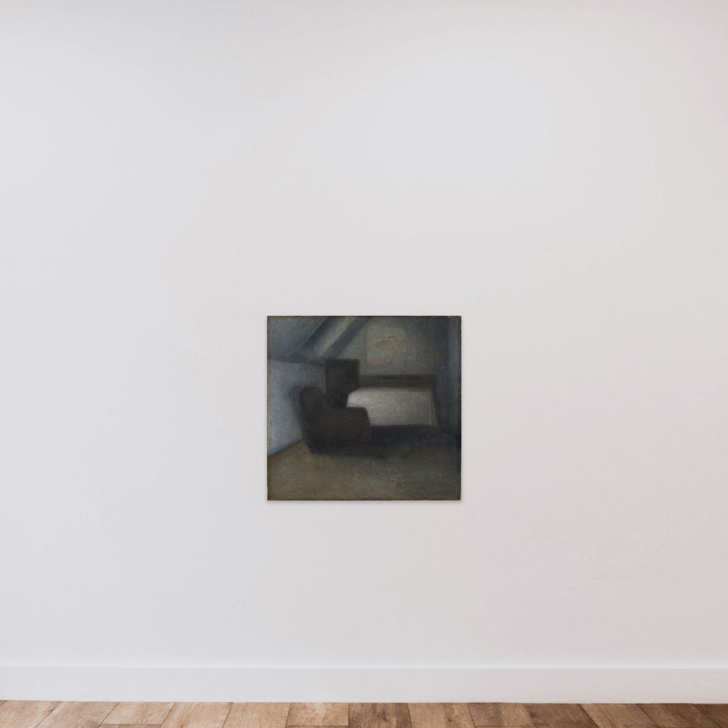Loftværelse med bord og stol unframed — shown to scale