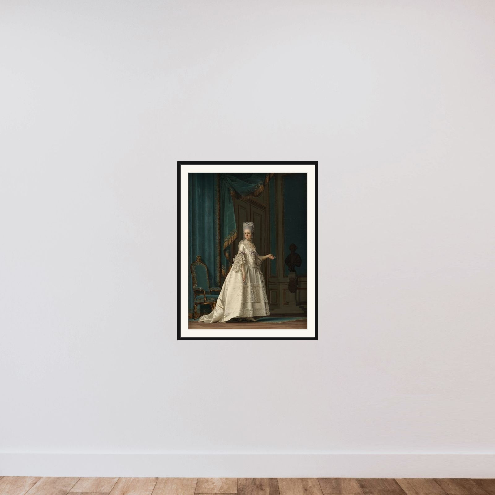 Enkedronning Juliane Marie framed — shown to scale