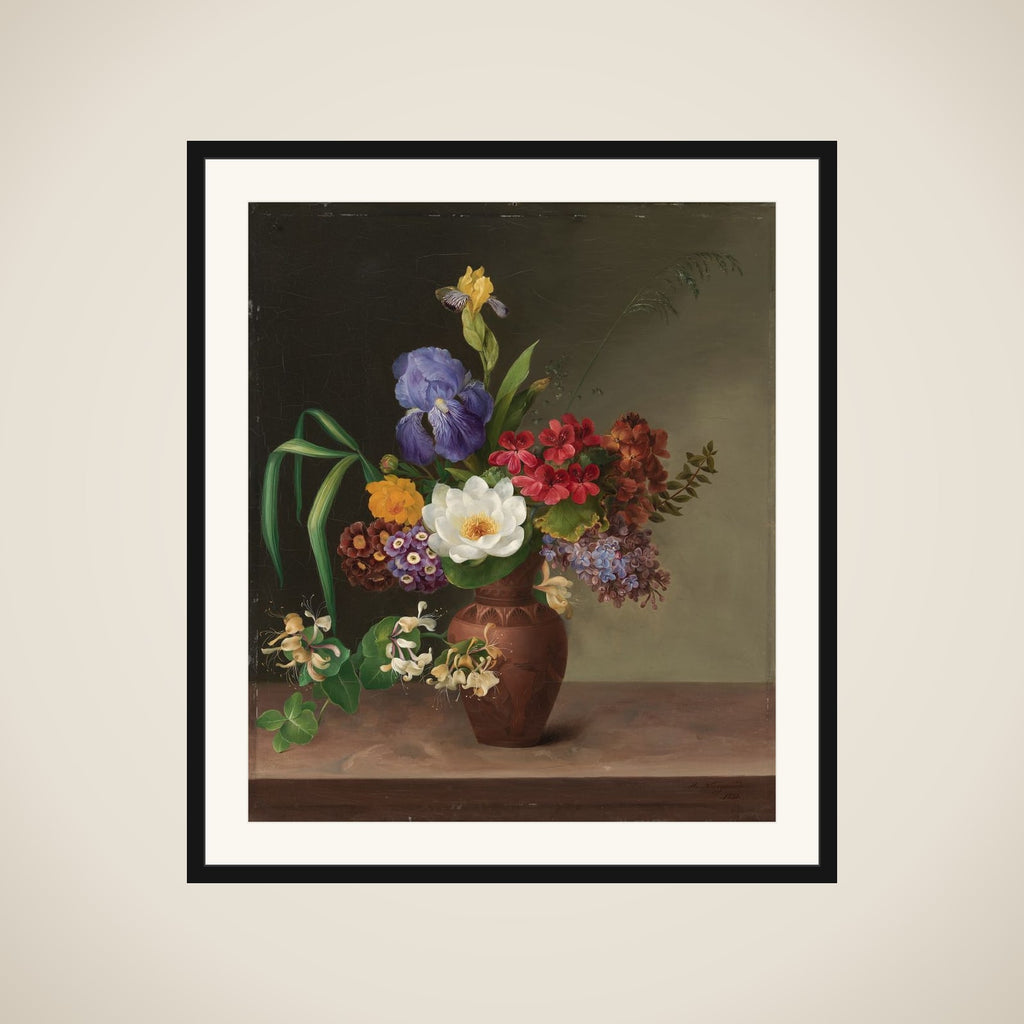 Vase i græsk stil med iris, syren og kaprifolium framed