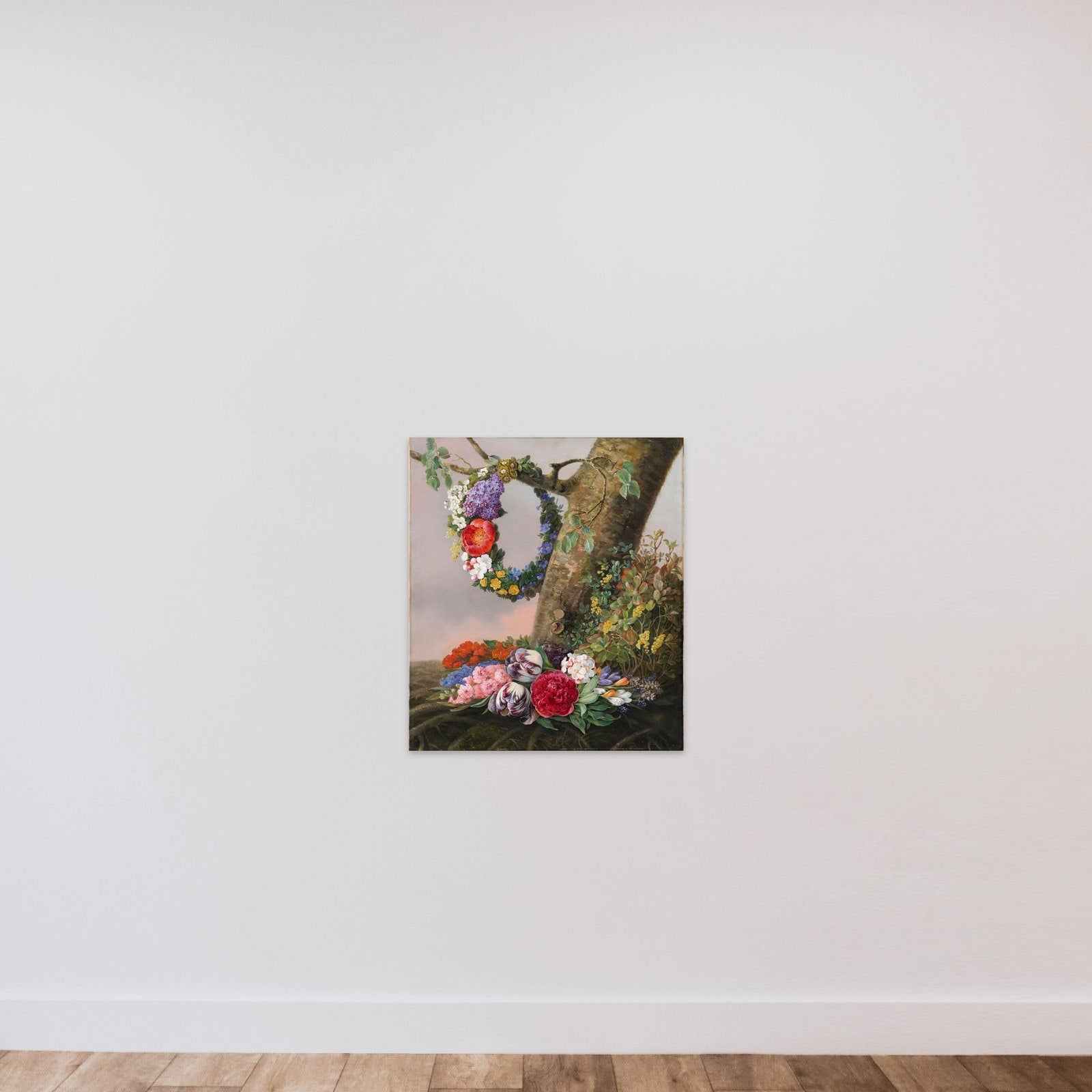 En buket blomster ved foden af et træ. På en gren hænger en blomsterkrans unframed — shown to scale