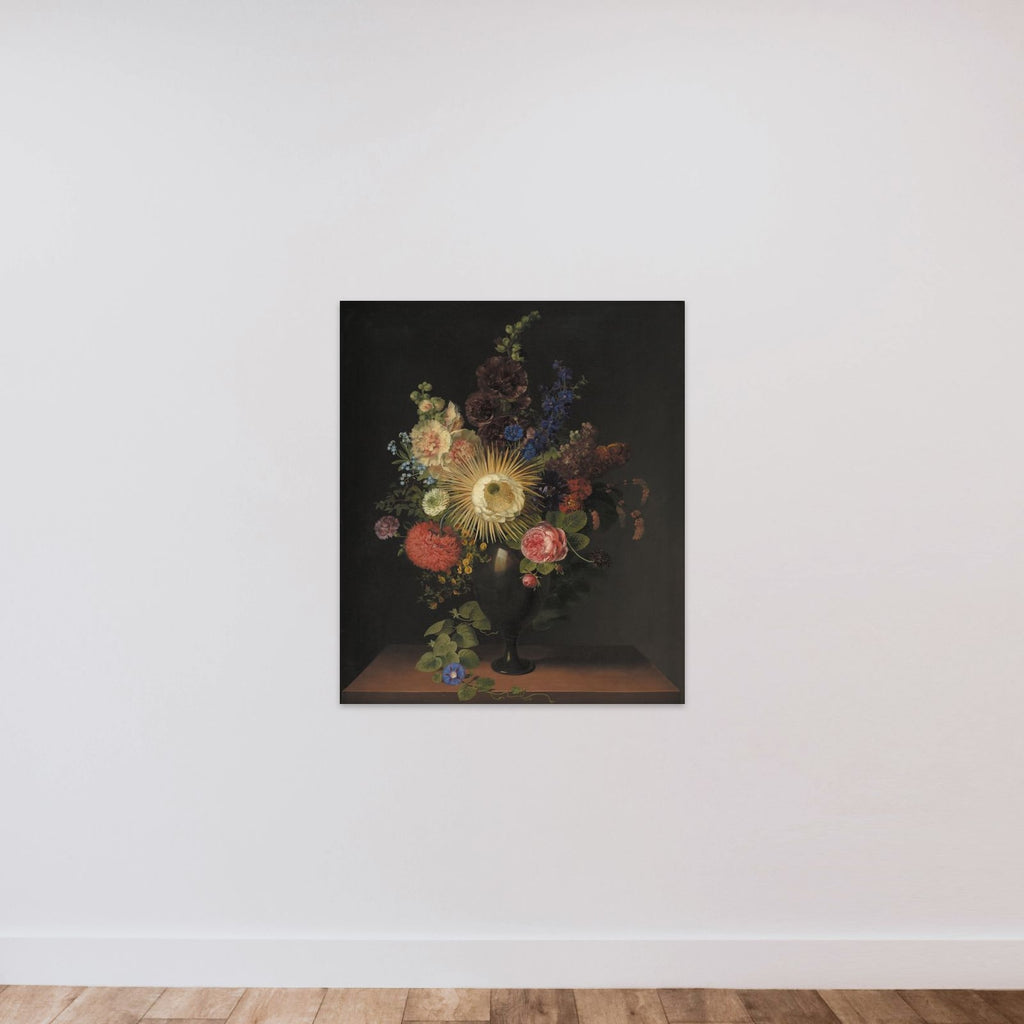 En porfyrvase med Cactus grandiflora og andre blomster unframed — shown to scale