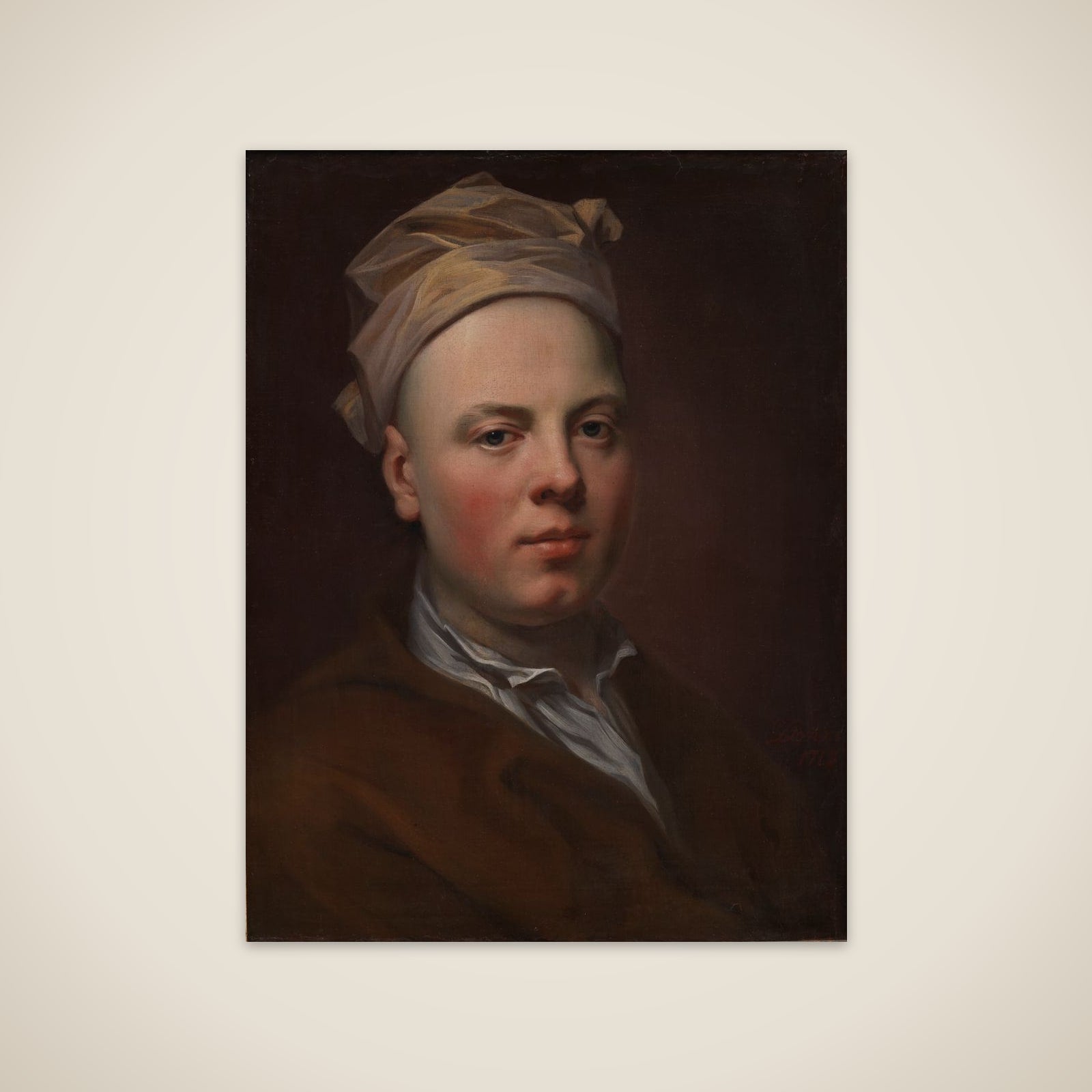 Portræt af en ung mand med hvid hue på hovedet unframed print