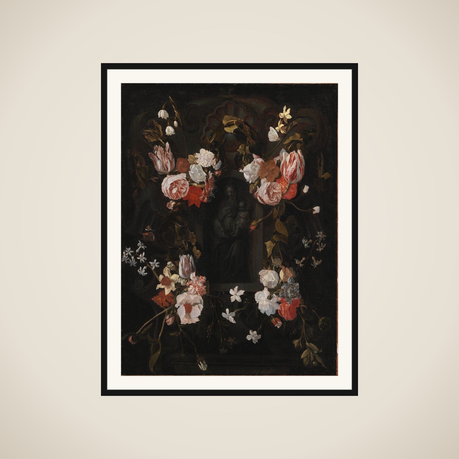 En blomsterkranset niche med en stenfigur af Madonna framed