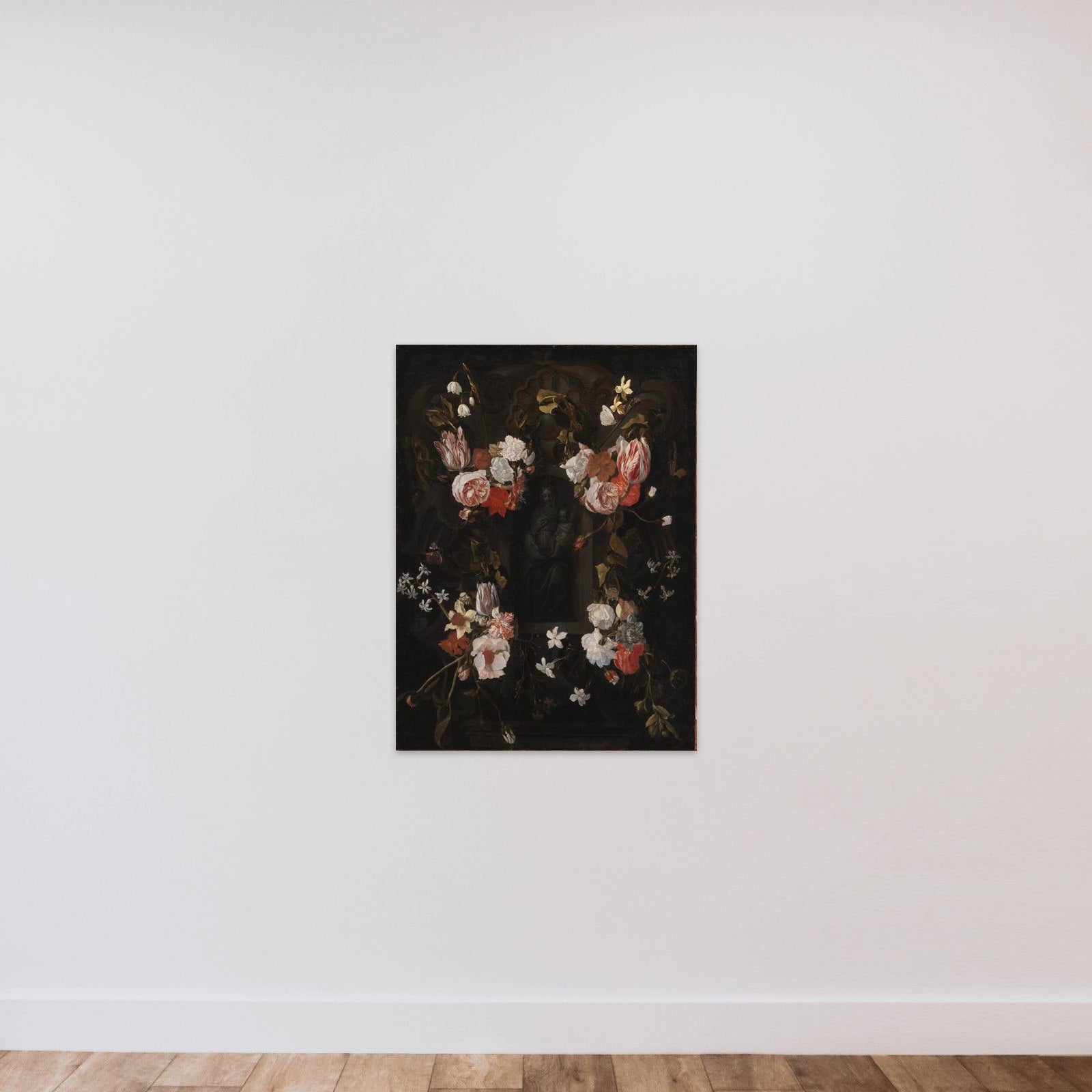 En blomsterkranset niche med en stenfigur af Madonna unframed — shown to scale