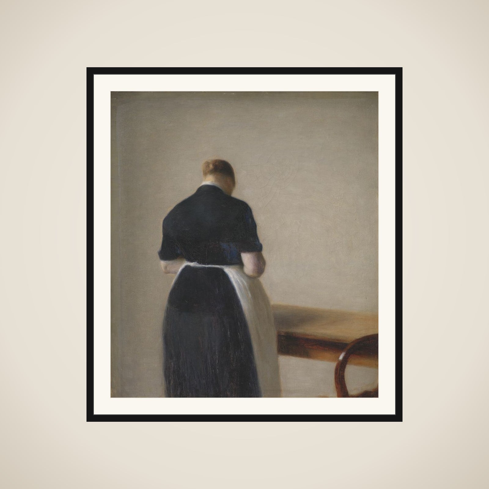 Kvindefigur set fra ryggen framed