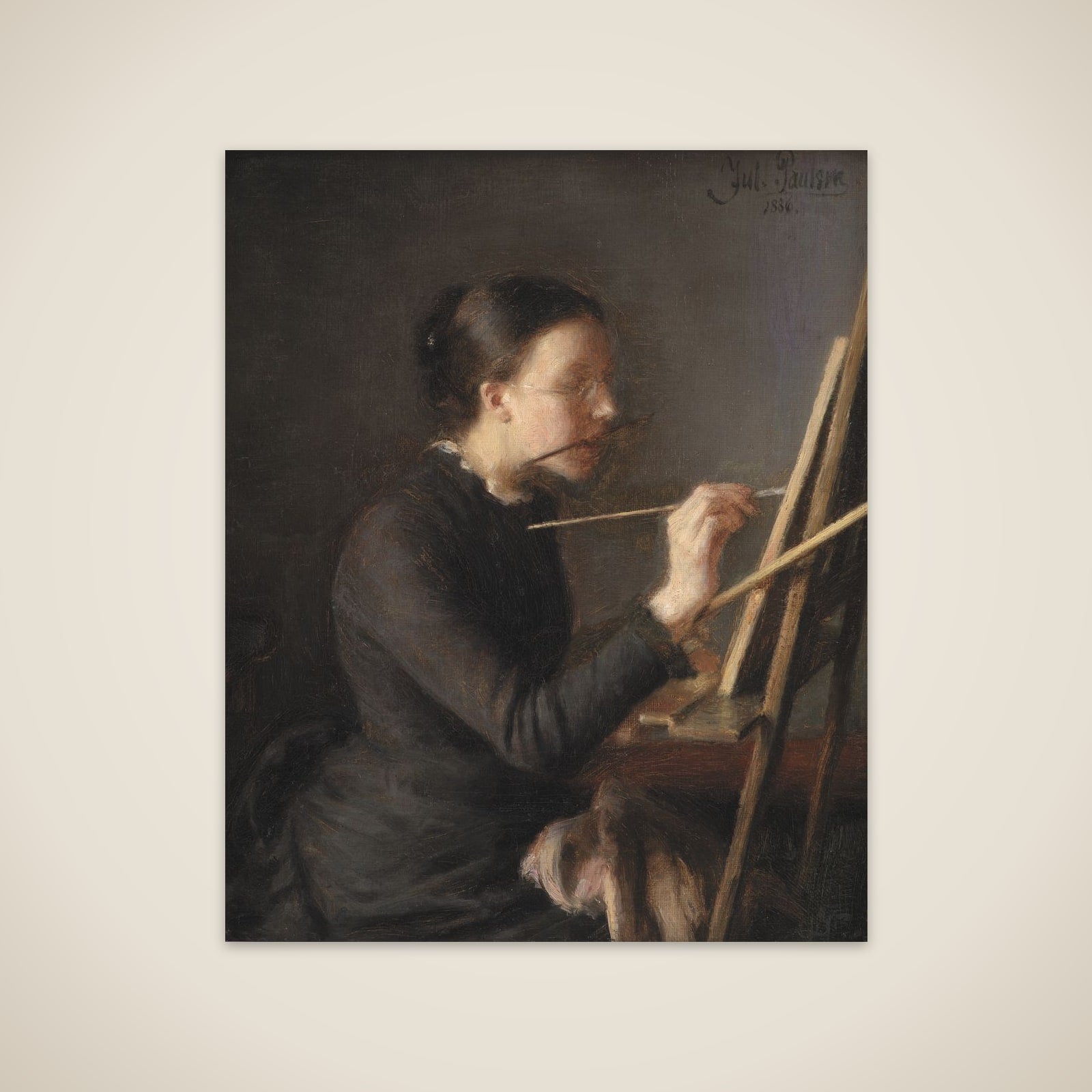 Malerinden Agnes Paulsen, kunstnerens søster, ved staffeliet unframed print
