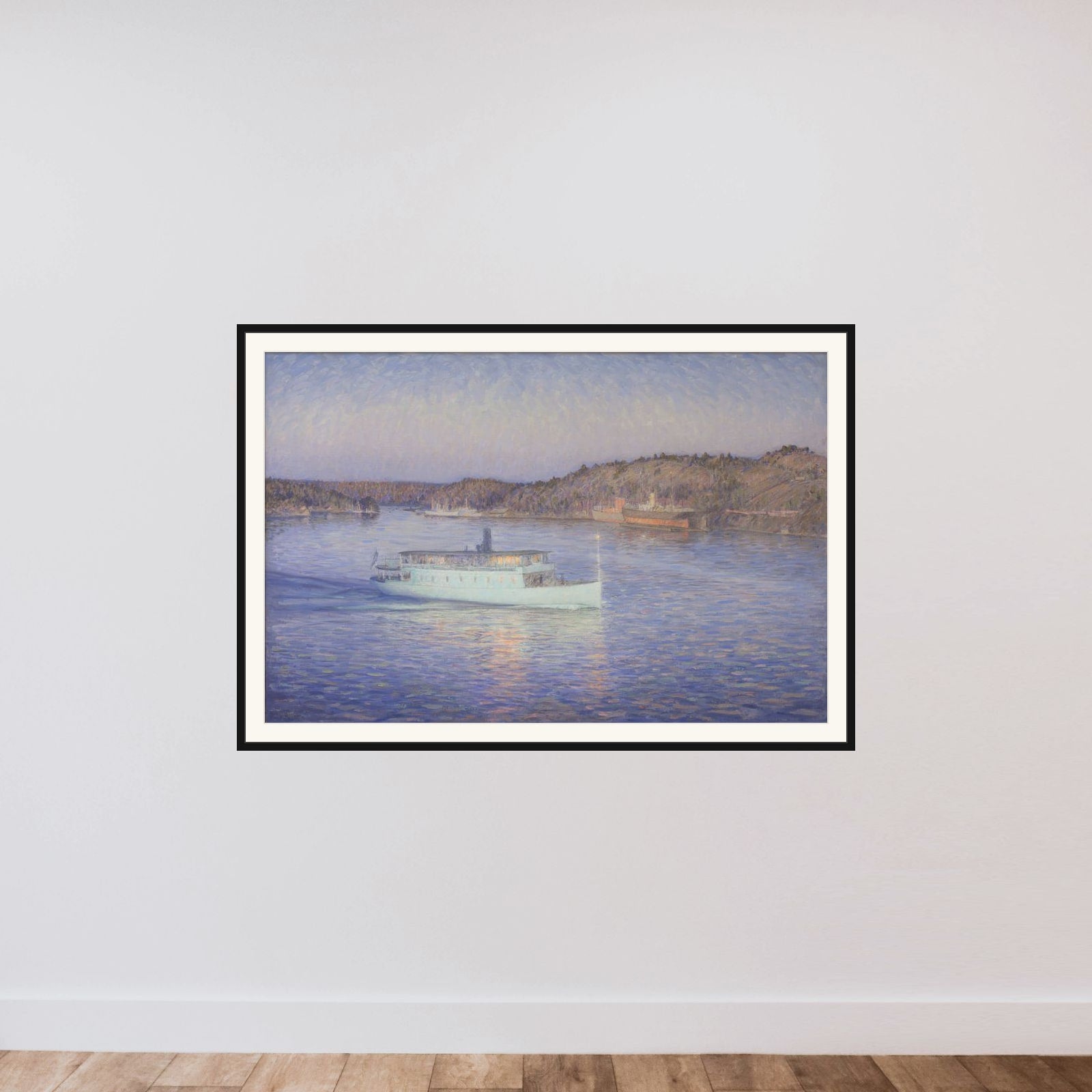 Den hvide båd framed — shown to scale