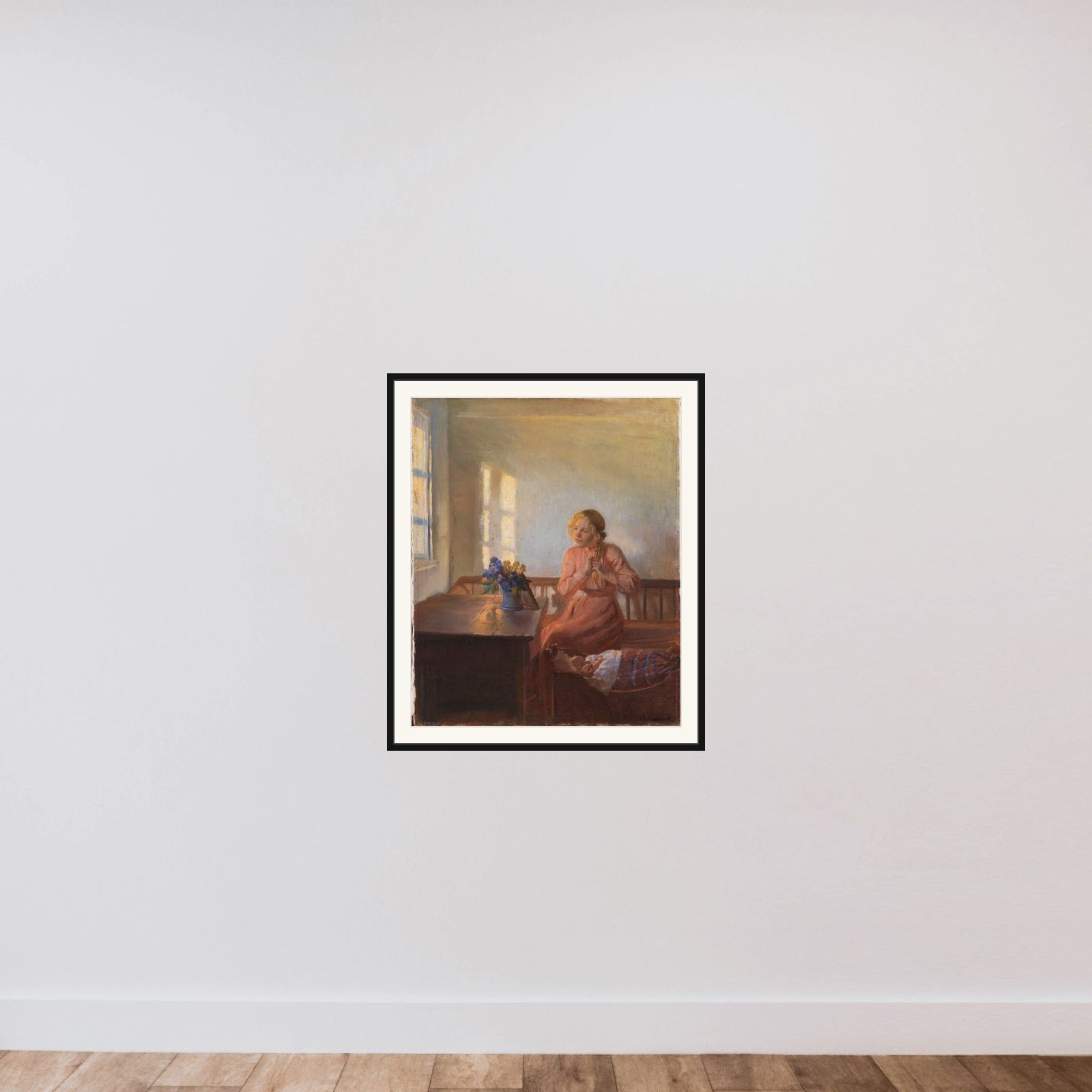 Interiør med en ung pige, der fletter sit hår framed — shown to scale