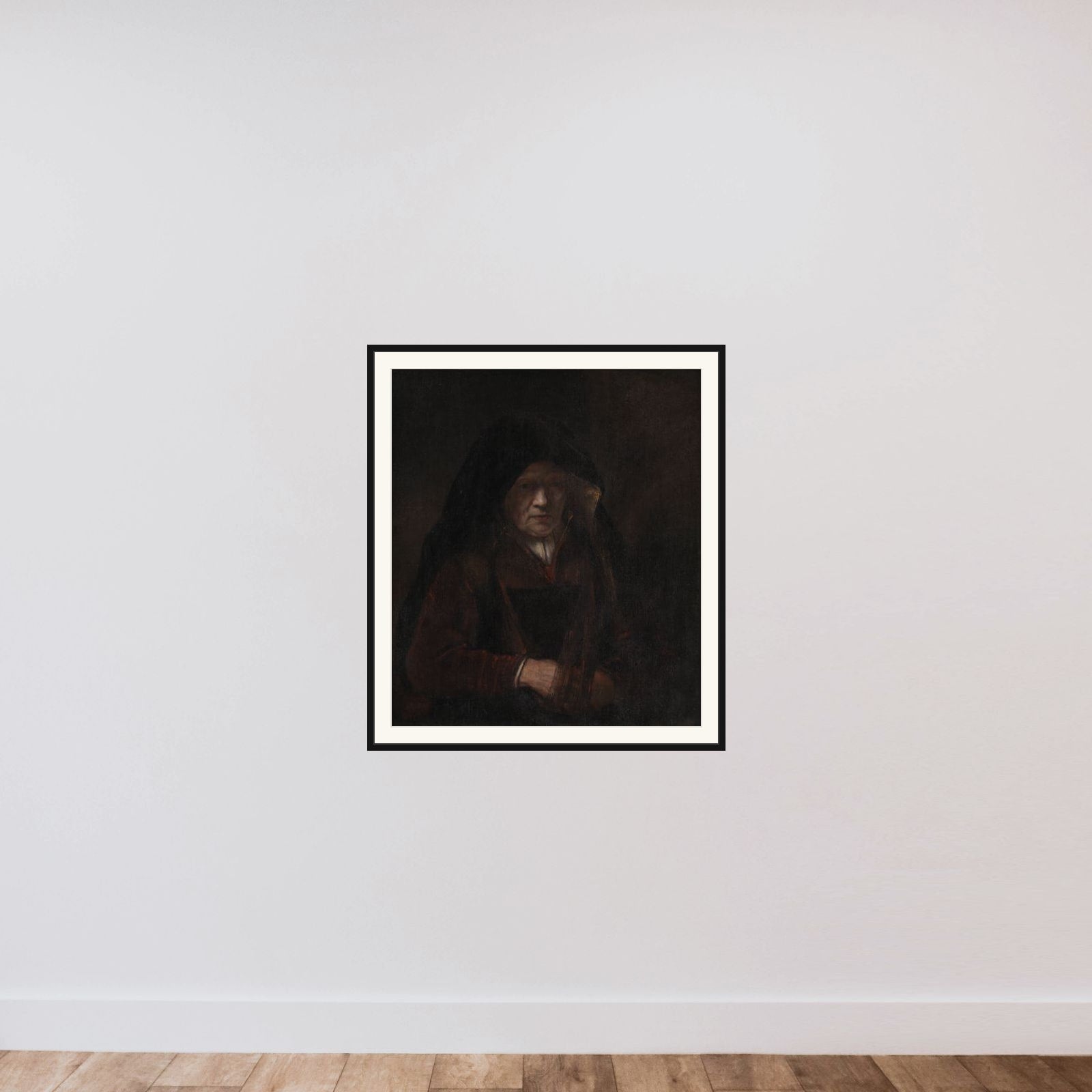 En gammel kone framed — shown to scale