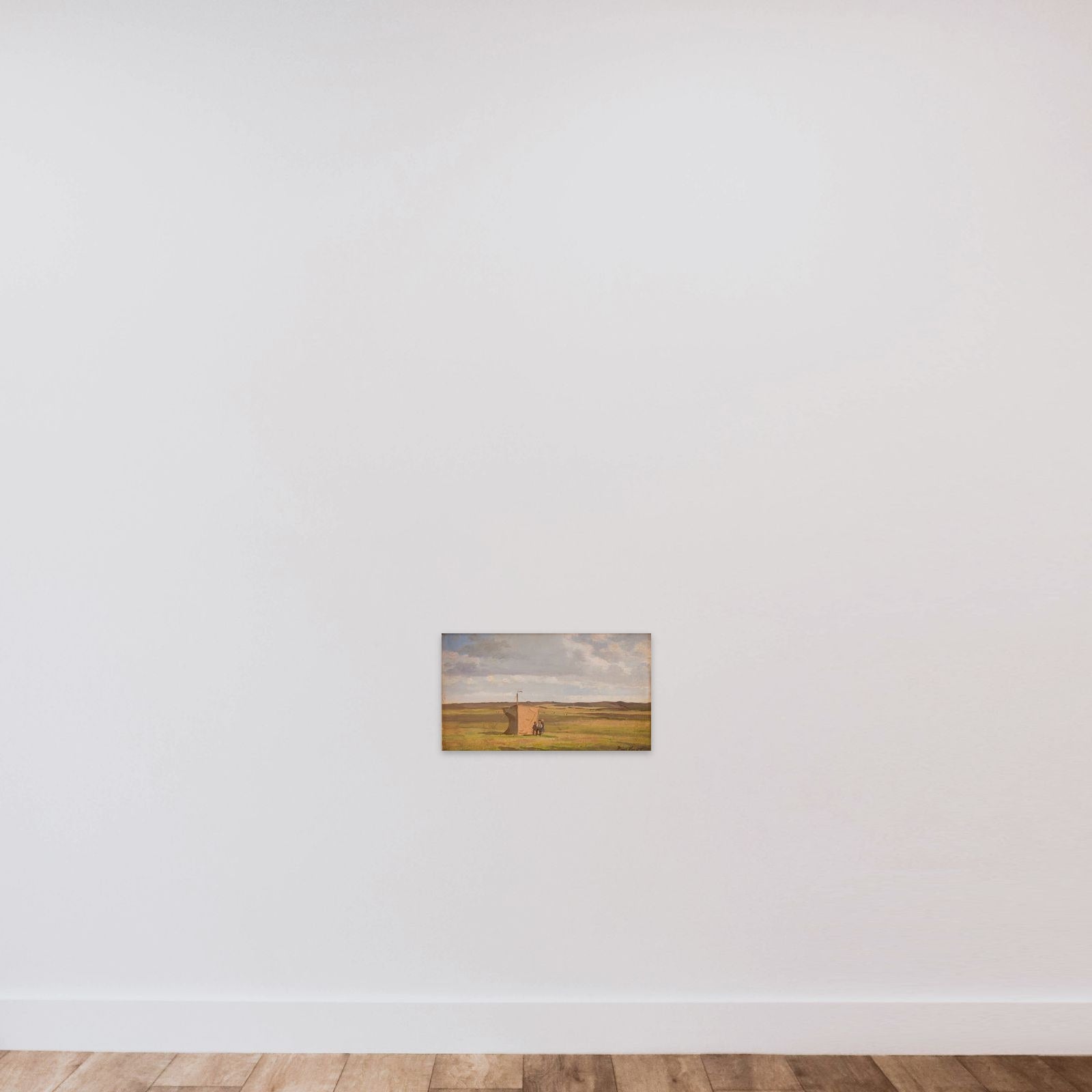 Jysk hedelandskab med kunstnerens vindskærm unframed — shown to scale