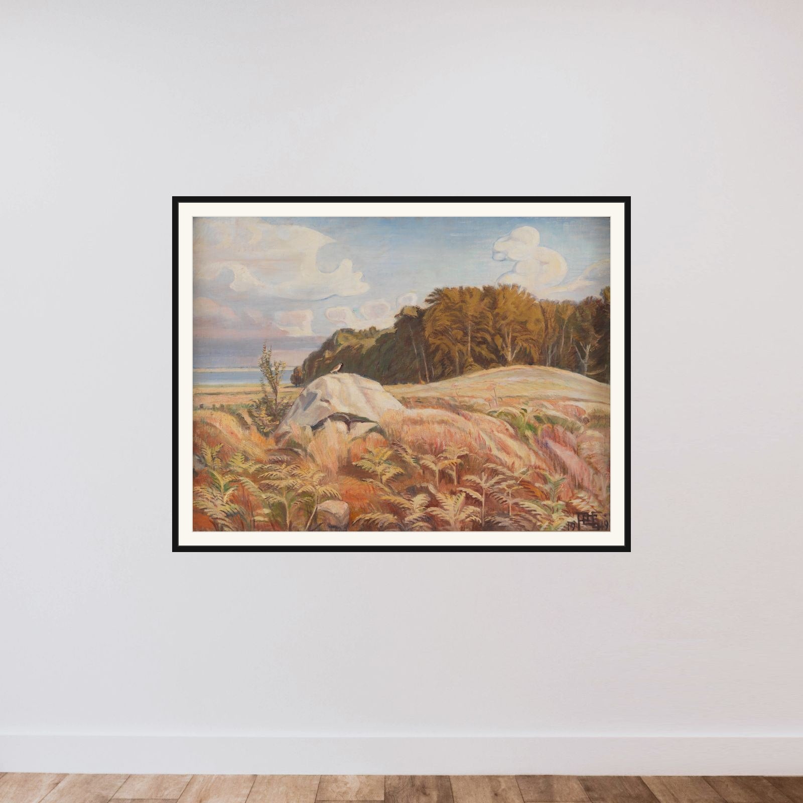 Stendysse i udkanten af skoven. Dyrnæs framed — shown to scale