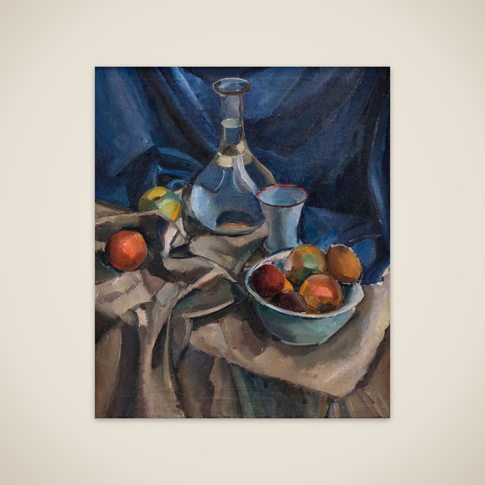 Opstilling med blåt stof unframed print
