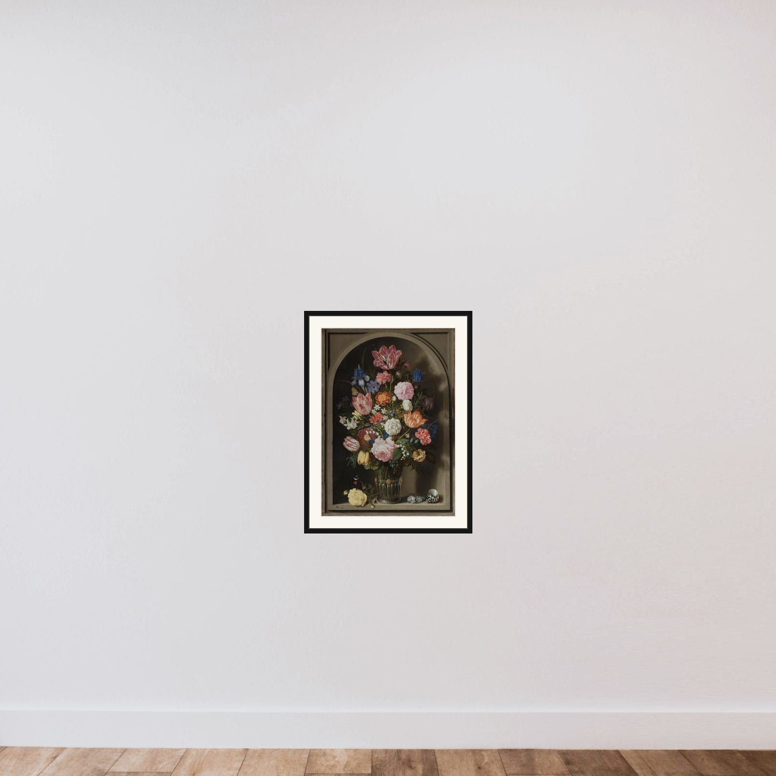 Blomsterbuket i en stenniche framed — shown to scale