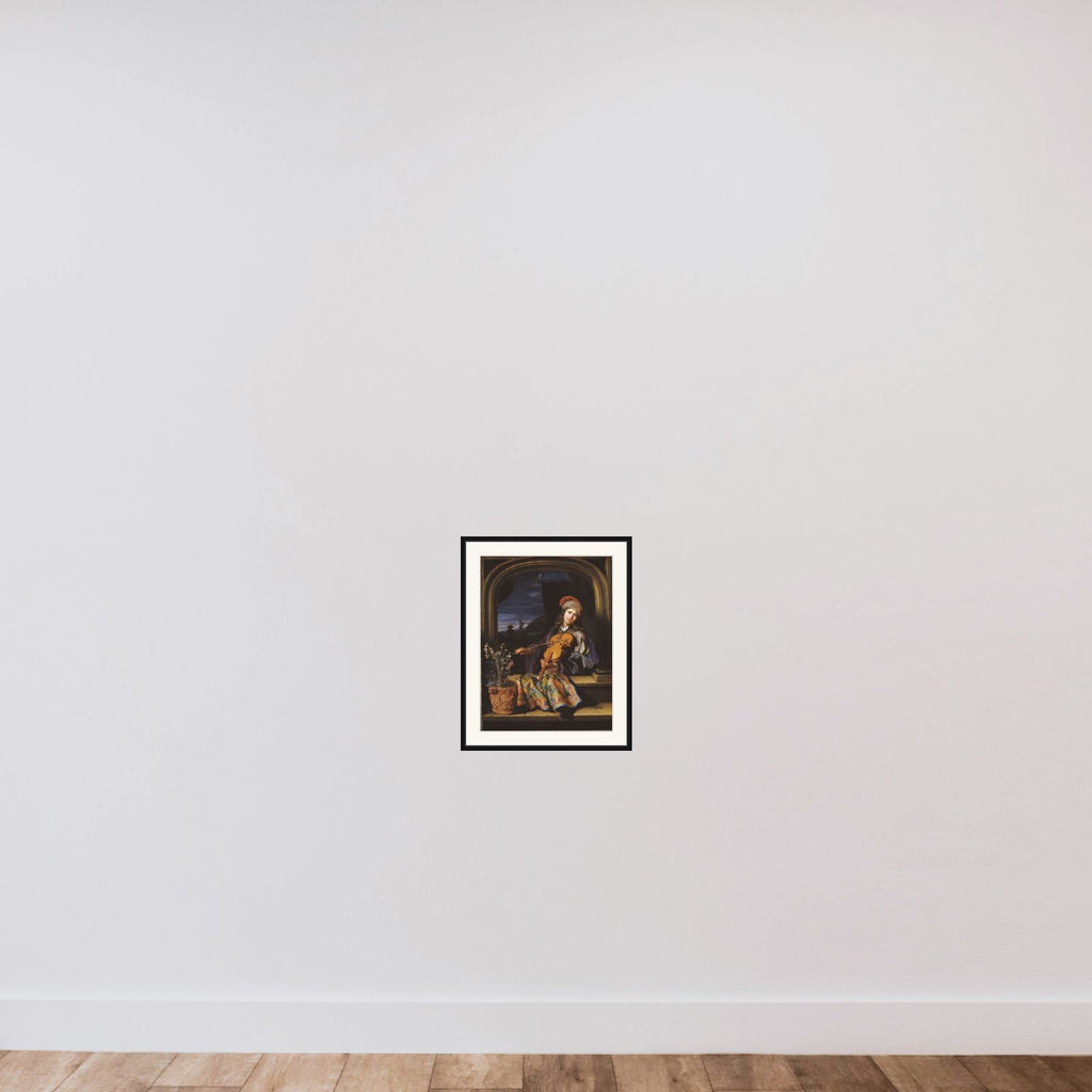 En violinspiller framed — shown to scale