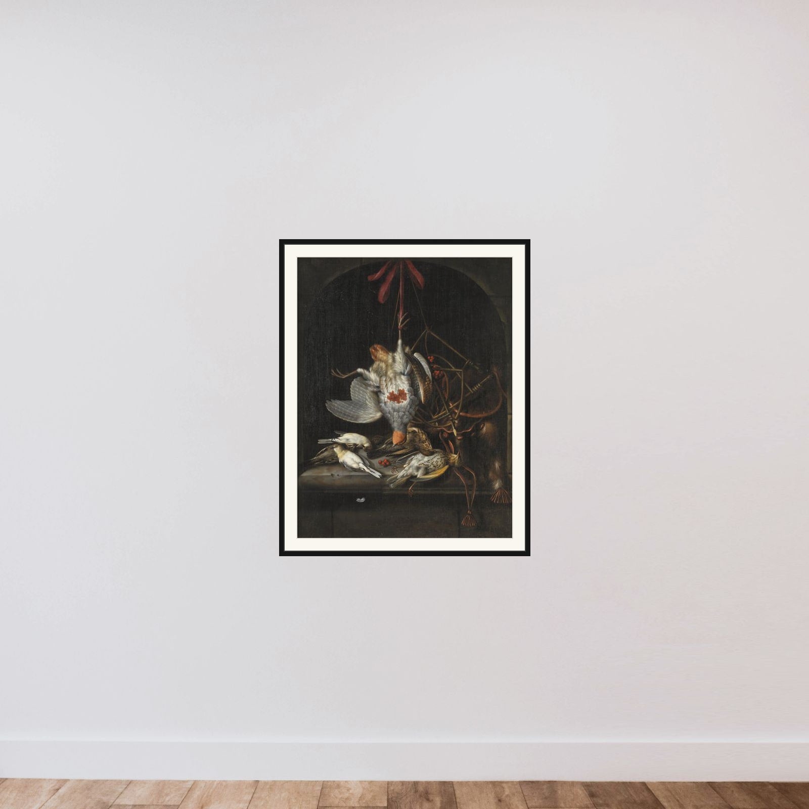 Dødt fuglevildt framed — shown to scale