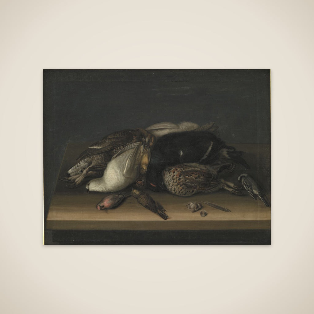 Fuglevildt på et træbord unframed print