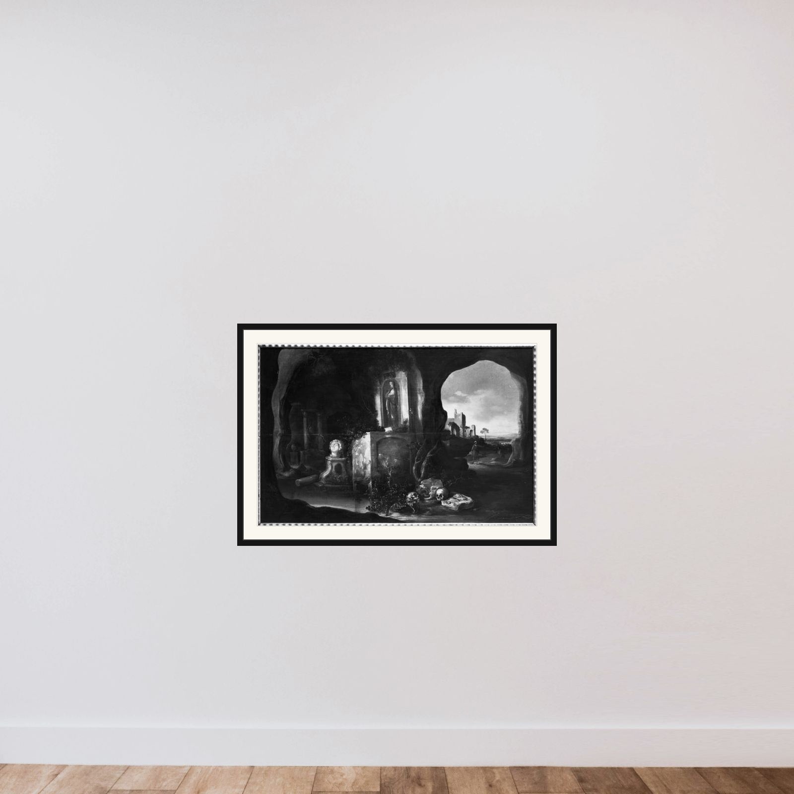 En bjerghule framed — shown to scale