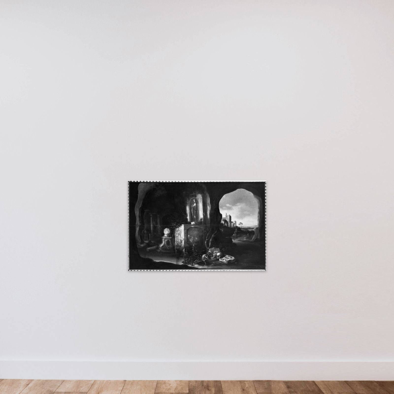 En bjerghule unframed — shown to scale